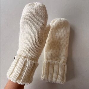 Roots Cream Knit Mittens